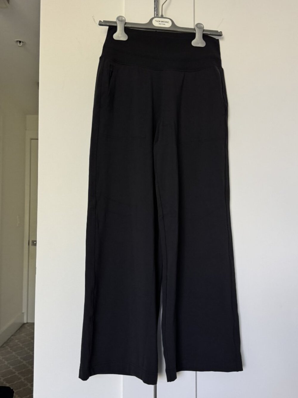 NWOT Athleta Wide Leg High Rise Pant Zip Pockets Black